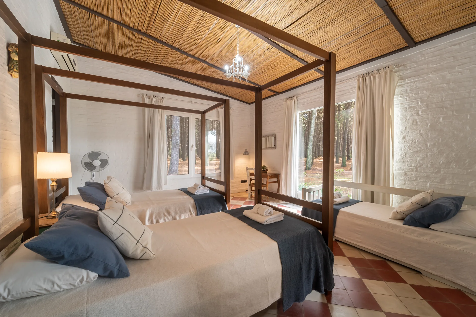 Suite principal con cama matrimonial